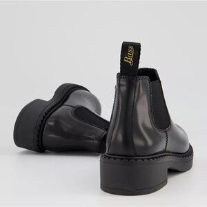 G.H. Bass & Co. Albany II Ankle Gore Boots in Black Leather